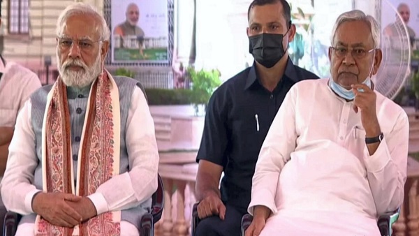 तीन साल में तीन बड़े साथी गए