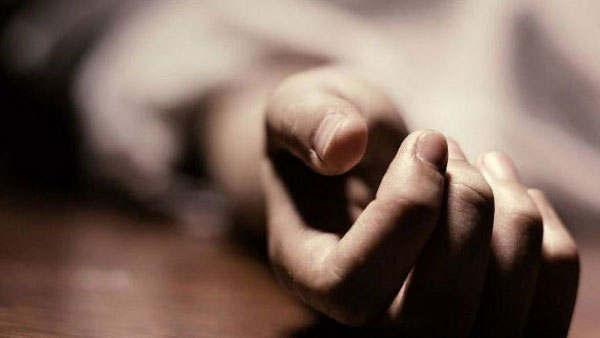 चाकू निकाला और गले पर कर दिया वार