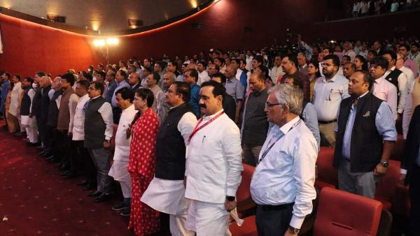 हजारों वर्ष नरगिस अपनी बैनूरी पर रोती है तब मंत्री अमित शाह जैसा दीदावर होता है पैदा