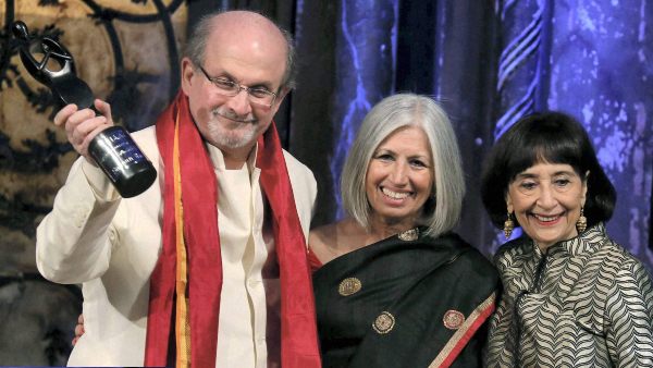 'द सैटेनिक वर्सेज' पर ईशनिंदा का आरोप