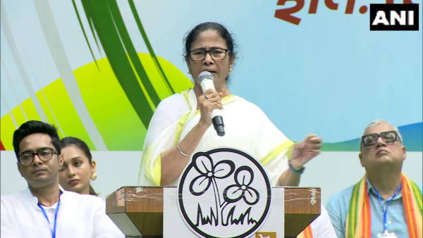 'बिजनेसमैन देश छोड़ कर भाग रहे हैं'