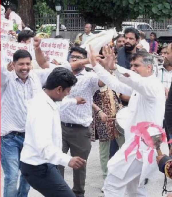 'तत्काल शुरू कर दो इनकी पेंशन'