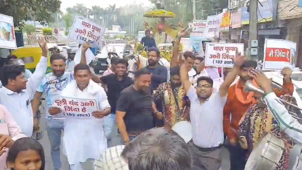 अधिकारी कहते थे- जिंदा होने का कोई कागज तो दिखाओ