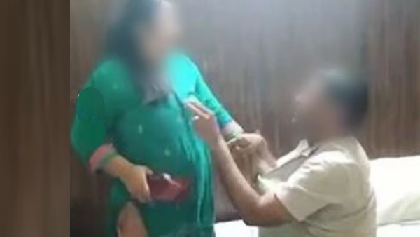 16 साल की बेटी का पिता है शख्स
