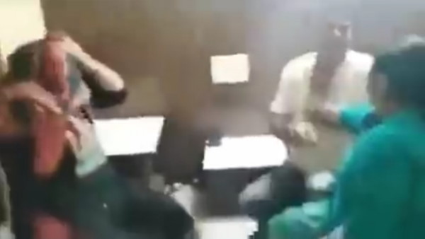 पति की पिटाई का वीडियो वायरल