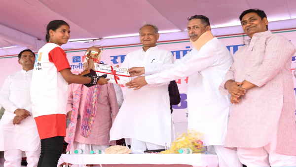 दिल्ली में मीडिया से मुखातिब हुए गहलोत