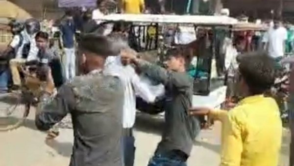डेढ़ किलोमीटर आगे जाकर रोकी गाड़ी