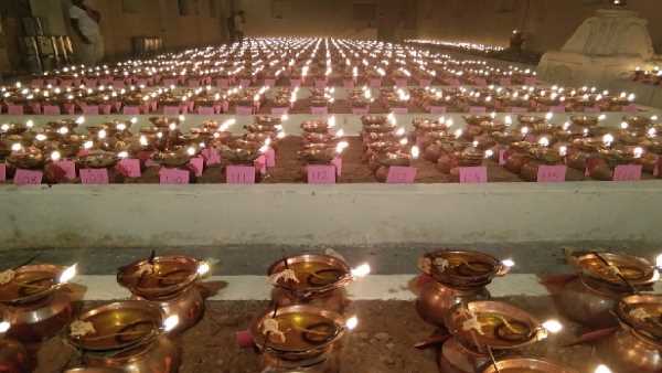 हर साल नवरात्रि पर्व पर उमड़ती है भीड़