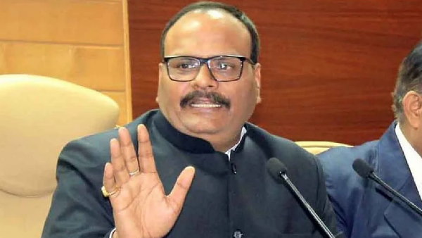 UP Deputy CM ordered suspension of Amroha Deputy CMO for taking salary with fake signatures UP Deputy CM ordered suspension of Amroha Deputy CMO for taking salary with fake signatures
