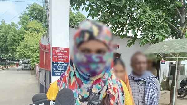 गंदे-गंदे मैसेज और वीडियो कॉल पर करते हैं गंदी बात
