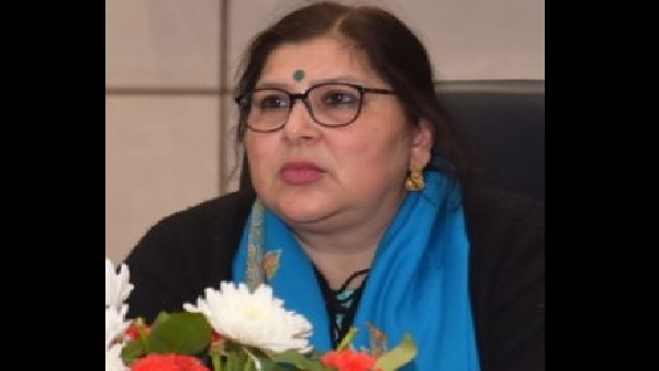 लड़की ने शौचालय को लेकर की शिकायत तो बोलीं-तुम्हारे घर में अलग से है