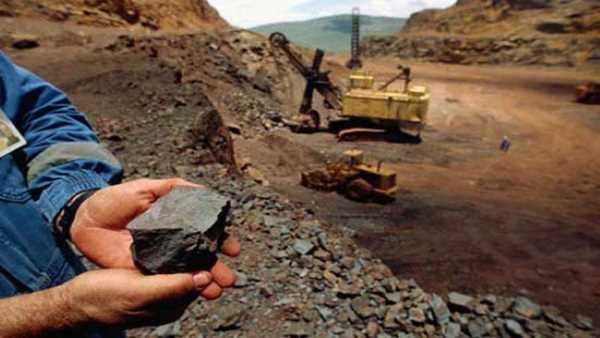 लौह अयस्क में 62 प्रतिशत आयरन की मात्रा