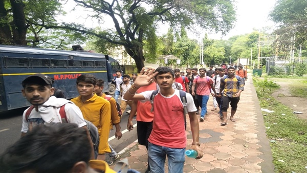बेरोजगारों से कहता था ‘मेरी मिलट्री हॉस्पिटल में पोस्टिंग है