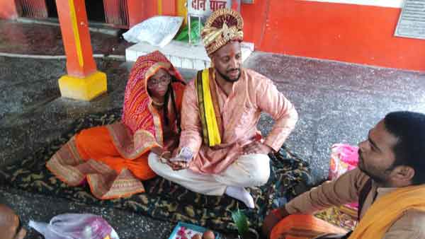 वैदिक मंत्रोच्चार से कराई गई मुस्लिम कपल की शादी