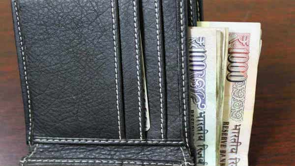 दूसरे दिन भी वॉलेट में नहीं आया पैसा