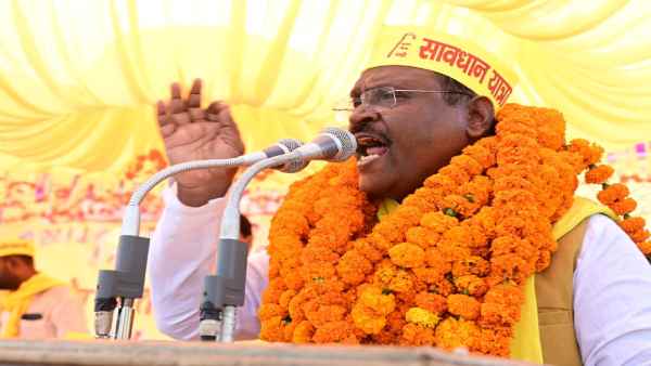 राजभर पर विरोधियों ने लगाया टिकट बेचने का आरोप