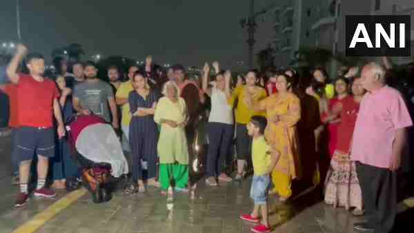 बिजली विभाग ने सोसाइटी में पकड़ी बिजली चोरी