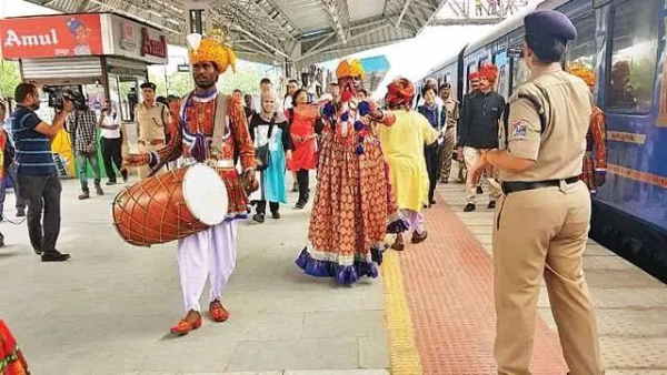 पर्यटकों का सपना है शाही ट्रेन