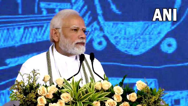 PM modi flags off the Gandhinagar Mumbai Central Vande Bharat Express train at Gandhinagar PM modi flags off the Gandhinagar Mumbai Central Vande Bharat Express train at Gandhinagar
