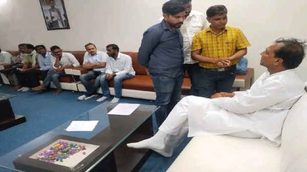 मुख्यमंत्री बदलने से पहले बदले सुर