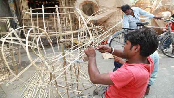 इस तरह तैयार किया जाता है रावण का पुतला