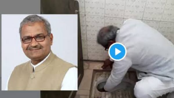 इससे पहले भी कर चुके हैं शौचालय की सफाई