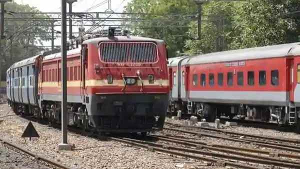 ट्रेन में मनोरंजन की सुविधा भी होगी उपलब्ध