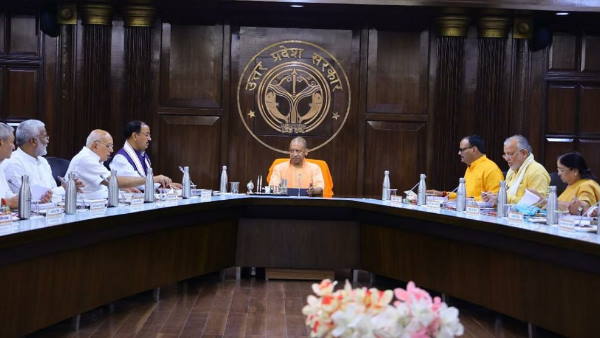 सरकार की उपलब्धियों को जनता तक पहुंचाएं