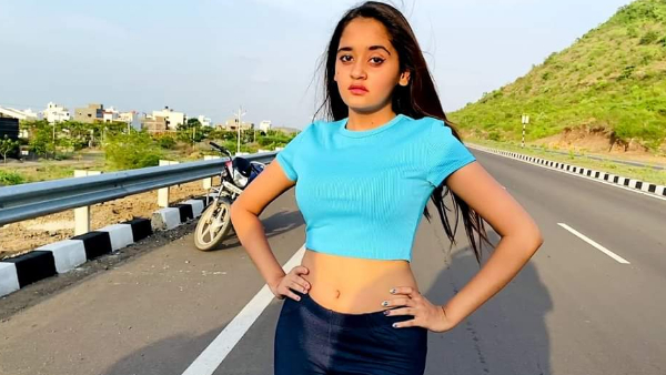 अभी 2 दिन पहले ही यूट्यूब पर बनाया था अपने मम्मी पापा के मैरिज एनिवर्सरी का वीडियो