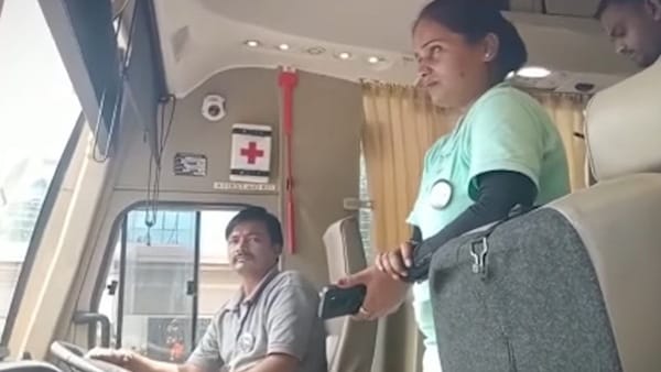 कुछ इस तरह से सेवाएं देंगी बस होस्टेस