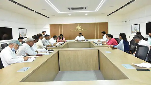 Adampur by-election: Election Commission calls party leaders; Instructions issued for candidates Adampur by-election: Election Commission calls party leaders; Instructions issued for candidates
