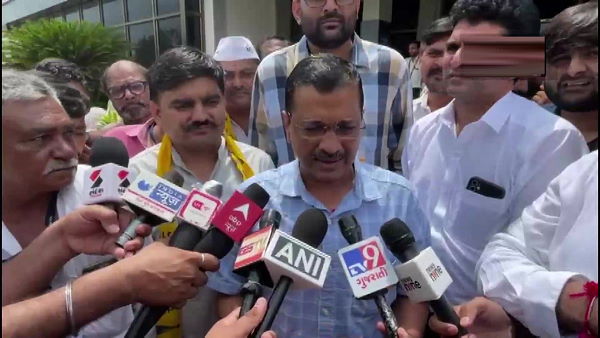 'हमारी पार्टी बना रही सरकार'
