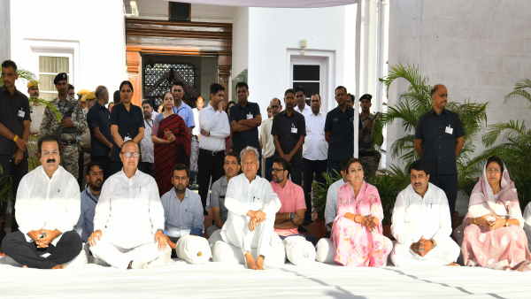 अहमद पटेल के निधन के बाद गहलोत बने गांधी परिवार के संकटमोचक