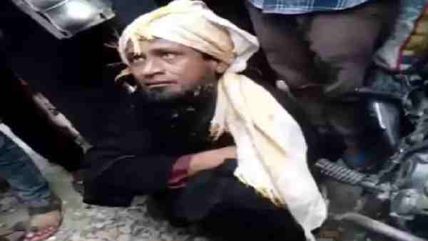 Bareilly News: a man wearing a burqa caught in Ramlila Maidan Bareilly News: a man wearing a burqa caught in Ramlila Maidan