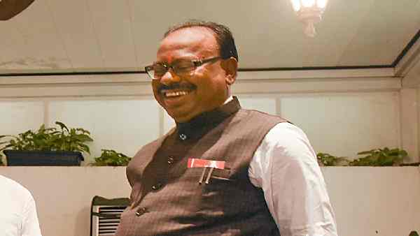 Maharashtra BJP President warns Uddhav Thackeray that the workers who are left with him will also leave Maharashtra BJP President warns Uddhav Thackeray that the workers who are left with him will also leave
