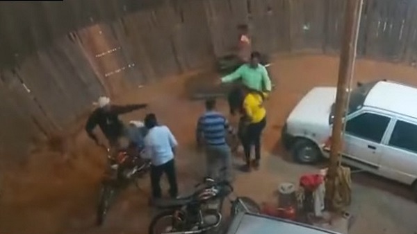वायरल हो रहा वीडियो तमाशा देख रहे दर्शकों ने बनाया था