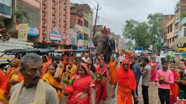 शोभायात्रा में उमड़े श्रद्धालु