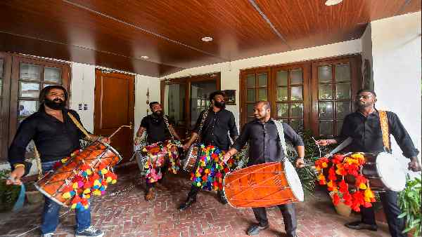 पार्टी किसी भी तरह की बदनामी के प्रति सतर्क