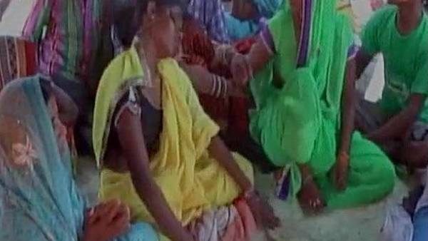 प्रेत-आत्माओं से निजात पाने के लिए आते हैं लोग