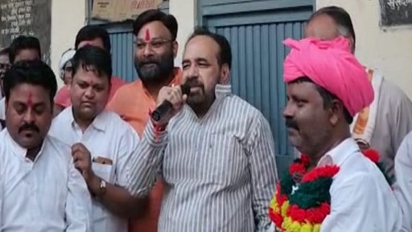 पीडब्ल्युडी मंत्री गोपाल भार्गव ने गाया दिवारी गीत