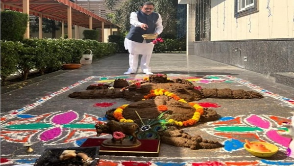 मंत्री भूपेंद्र सिंह ने घर पर की गोवर्धन पूजा