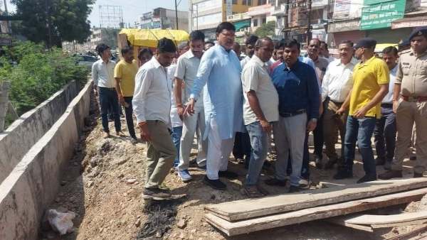 फूलबाग से सेवा नगर तक की सड़क का किया निरीक्षण