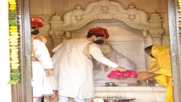 शाही परंपराओं के अनुसार किया दशहरा पूजन