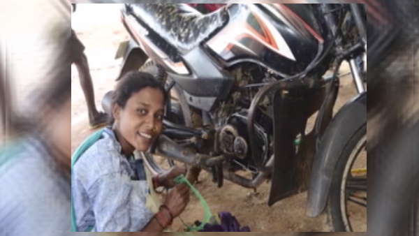 छत्तीसगढ़ की पहली महिला मोटर मैकेनिक है हेमवती