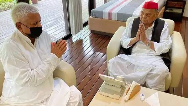 सीएम नीतीश कुमार से SP नेताओं ने की मांग