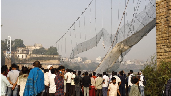 तत्कालीन मुख्यमंत्री शरद पवार ने भी भेजी थी मदद