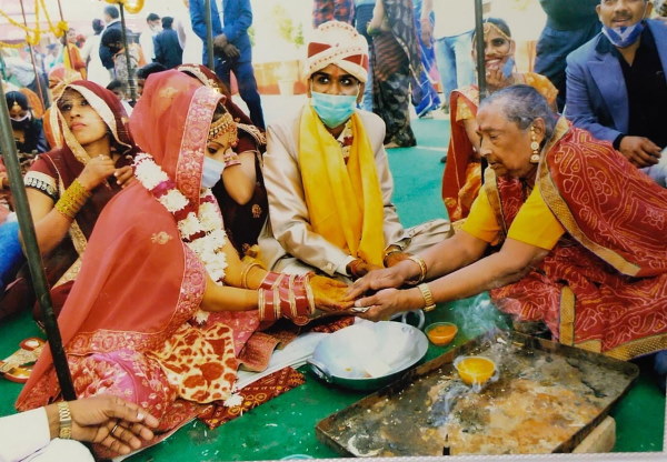इन्हें प्यार से नीतू बाई या नीतू मौसी कहकर बुलाते