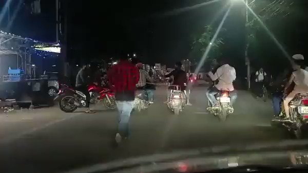 कार में बैठे शख्स ने वीडियो बनाकर किया वायरल