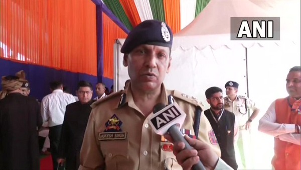 केचप की टूटी हुई बोतल से रेता गय गला