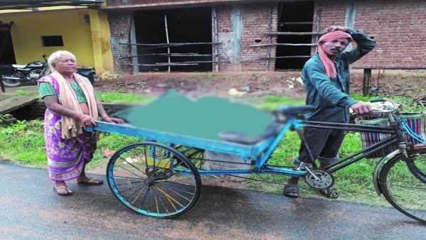 अशोक को पहले भी रिक्शे में पहुंचाया गया था, अस्पताल